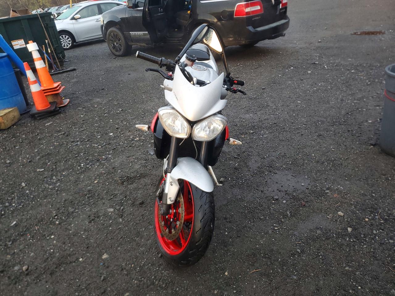 2015 TRIUMPH Street VIN SMTL03NE8FT685795 photo 2