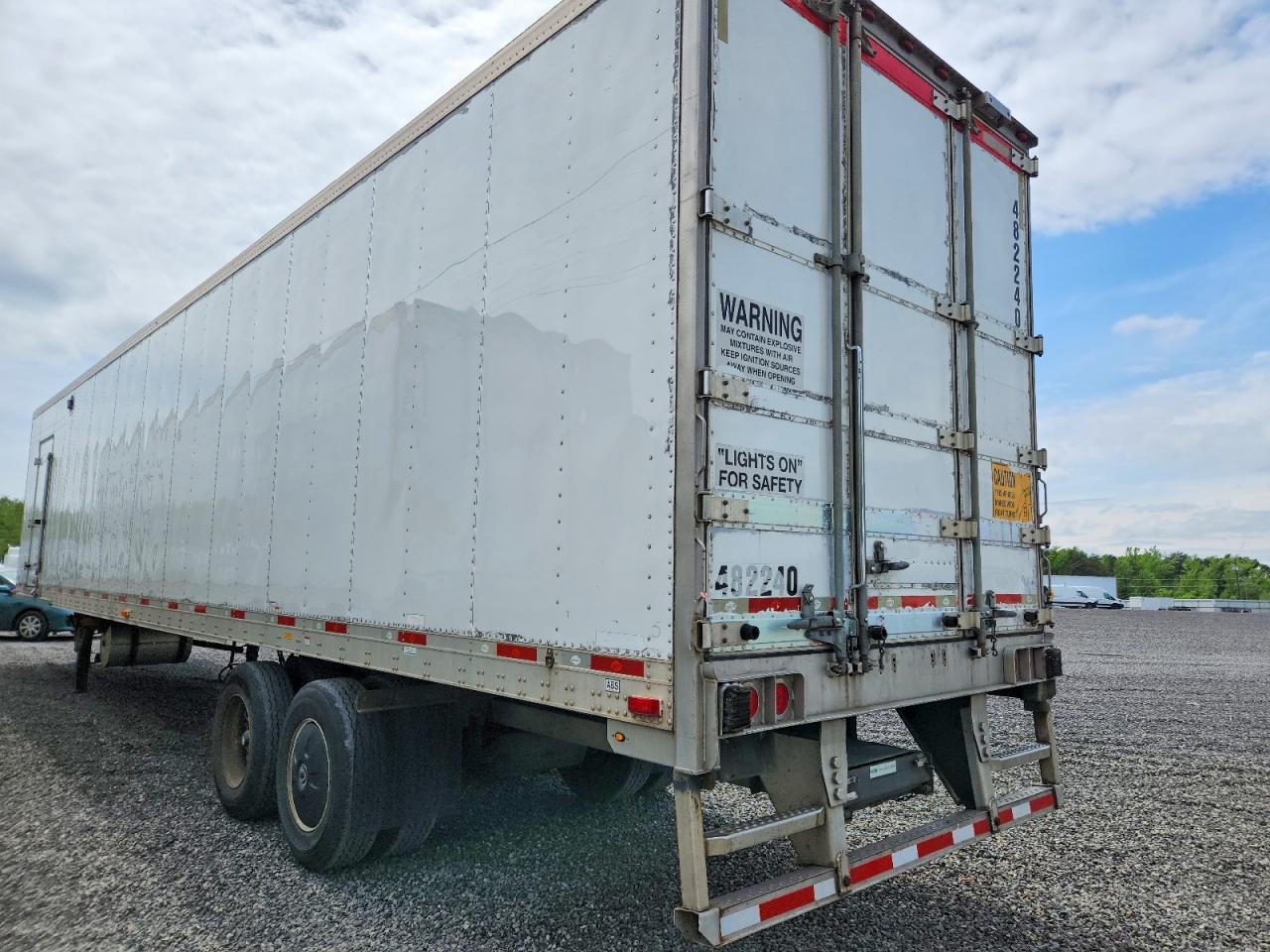2015 UTILITY All models VIN 1UYVS2487FM408333 photo 3