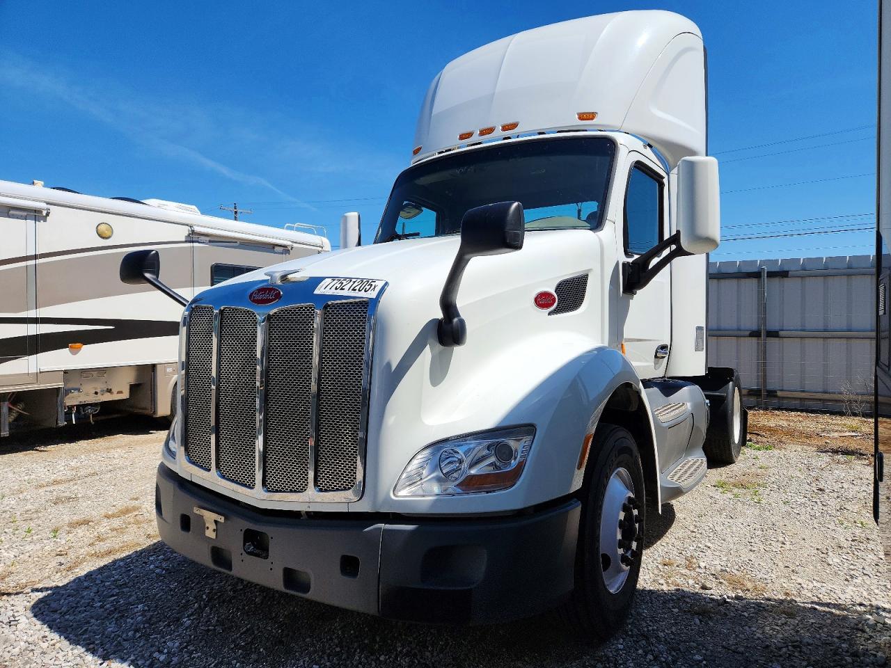 2018 All models VIN 1XPBA48X2JD477780 photo 2