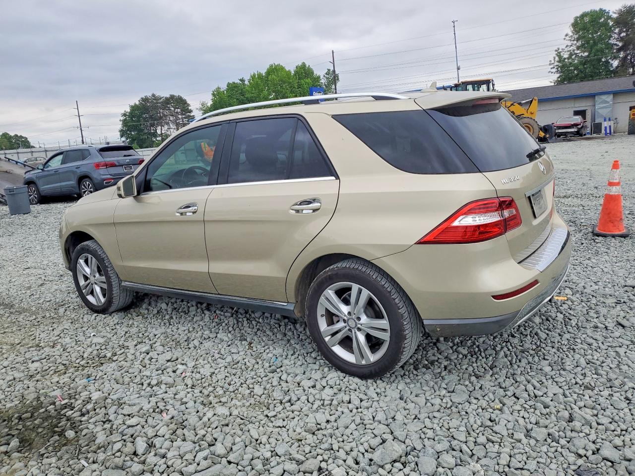 2013 Mercedes-Benz M-class VIN 4JGDA2EB4DA200430 photo 2