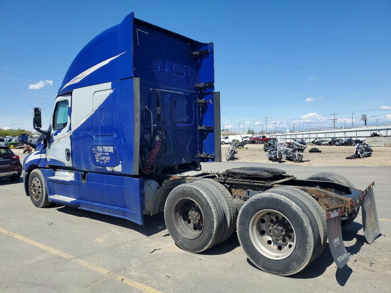 2018 FREIGHTLINER All other VIN 3AKJHHDR0JSJW5385 photo 3
