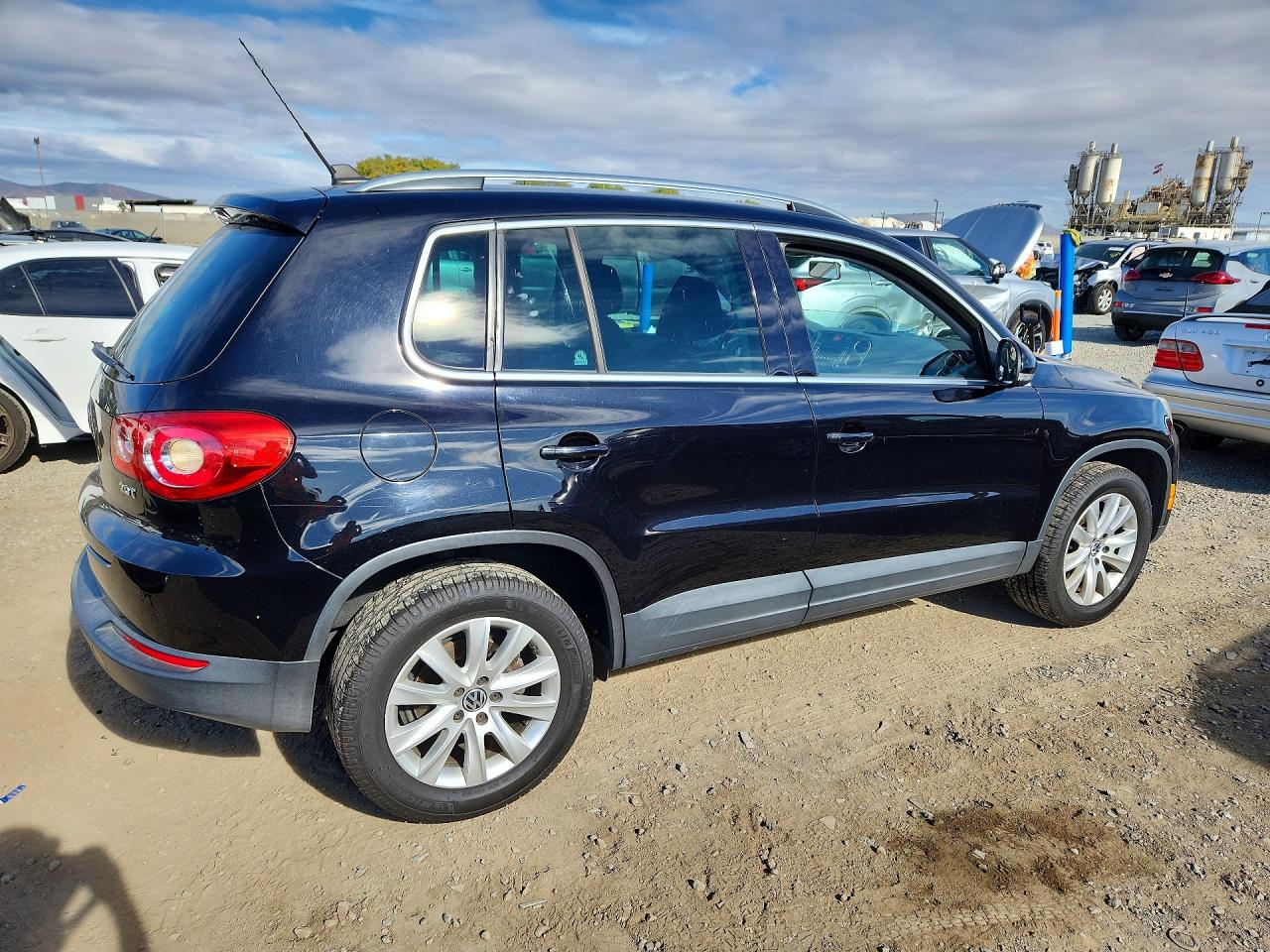 2009 VOLKSWAGEN Tiguan VIN WVGAV75N39W062680 photo 3