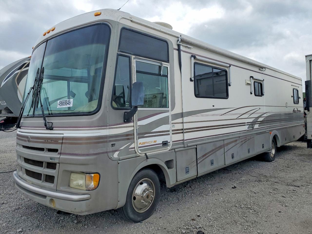 2000 FLEETWOOD All models VIN 1FCNF53SXY0A03451 photo 2