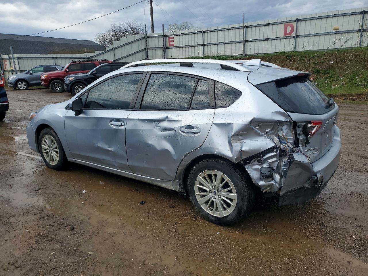 2018 Subaru Impreza VIN 4S3GTAB61J3709419 photo 2