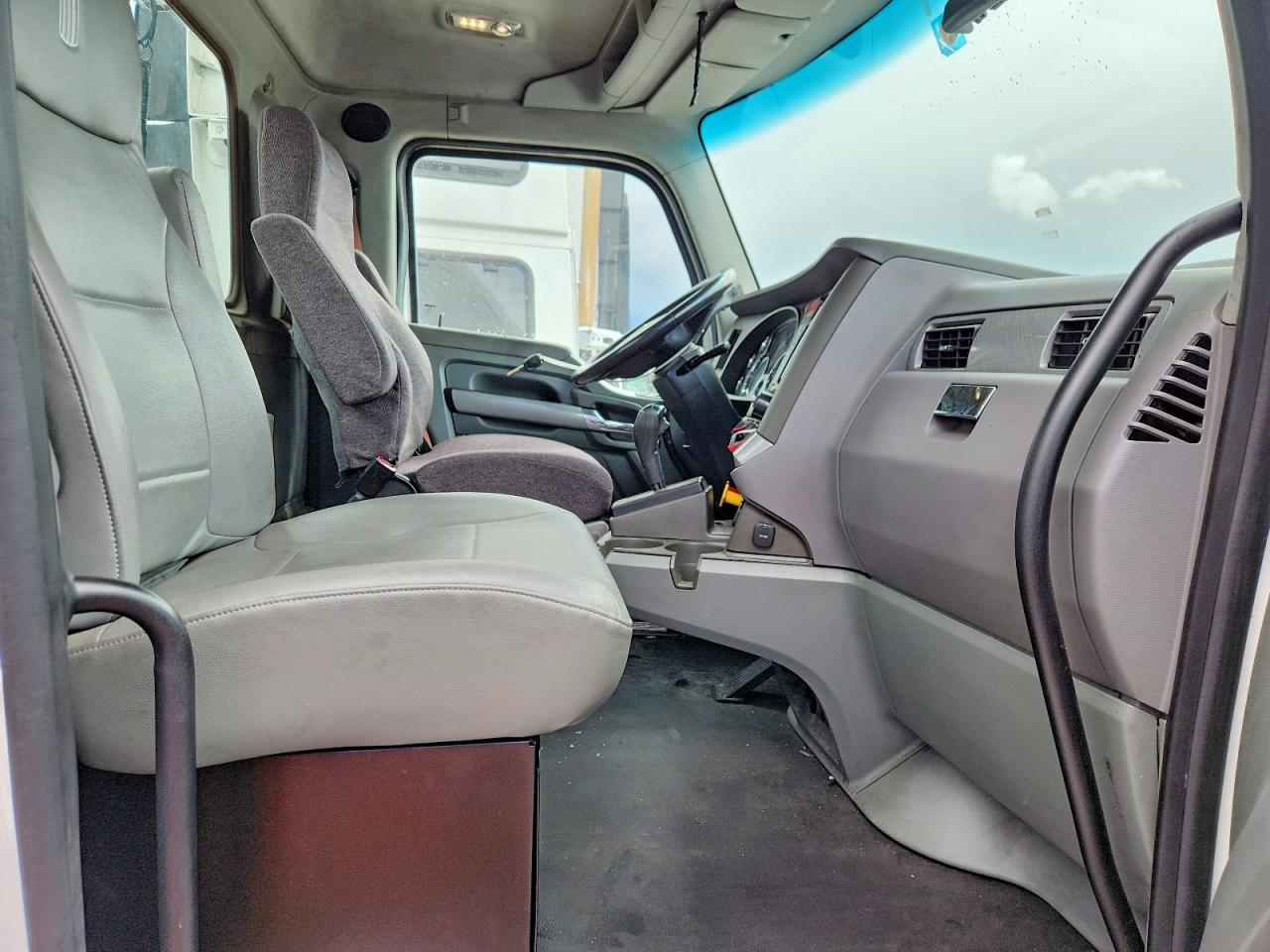 2016 KENWORTH All other VIN 1XKYA48X1GJ496623 photo 5
