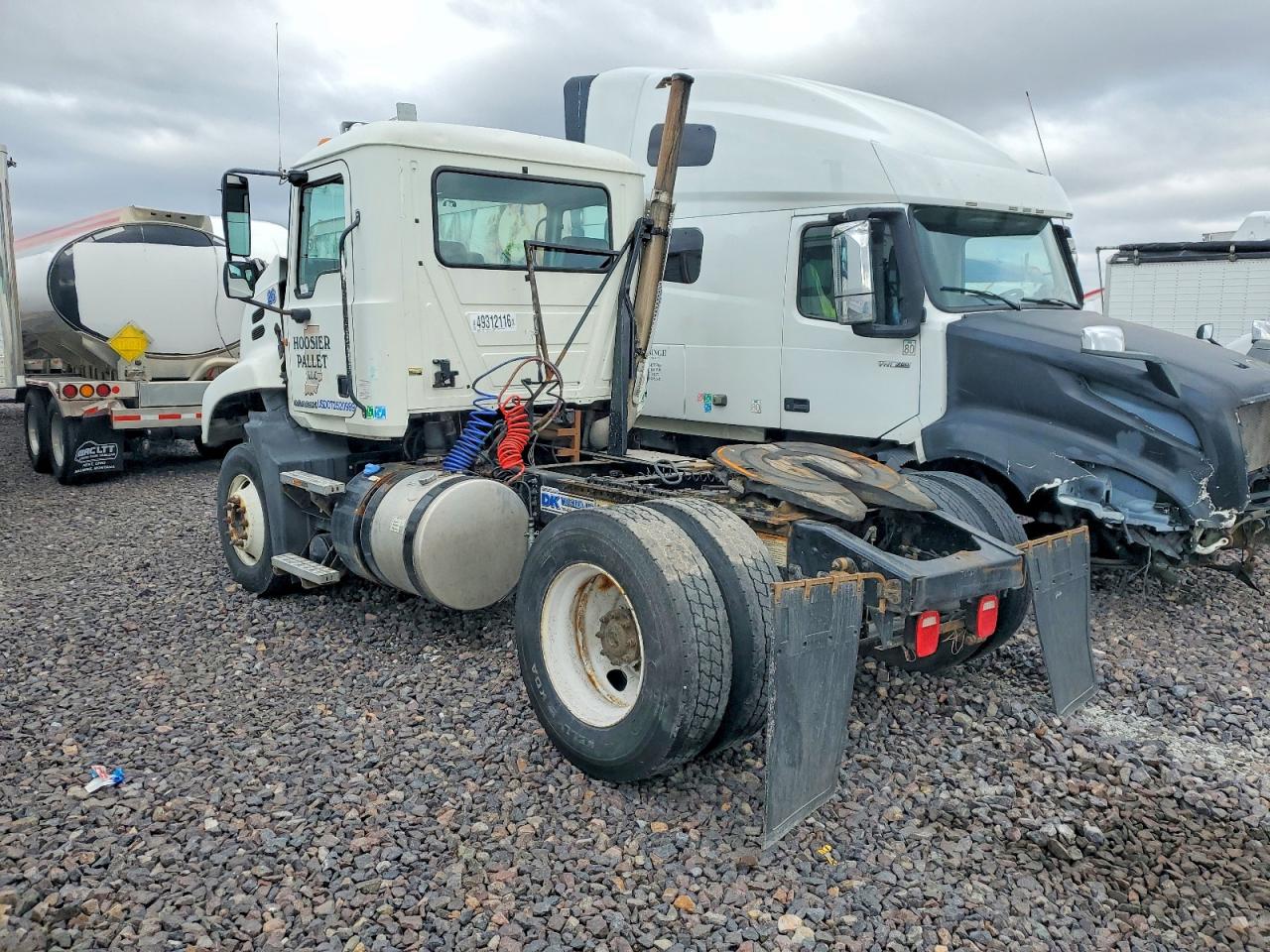 2011 MACK All other VIN 1M1AW01Y7BM002685 photo 3