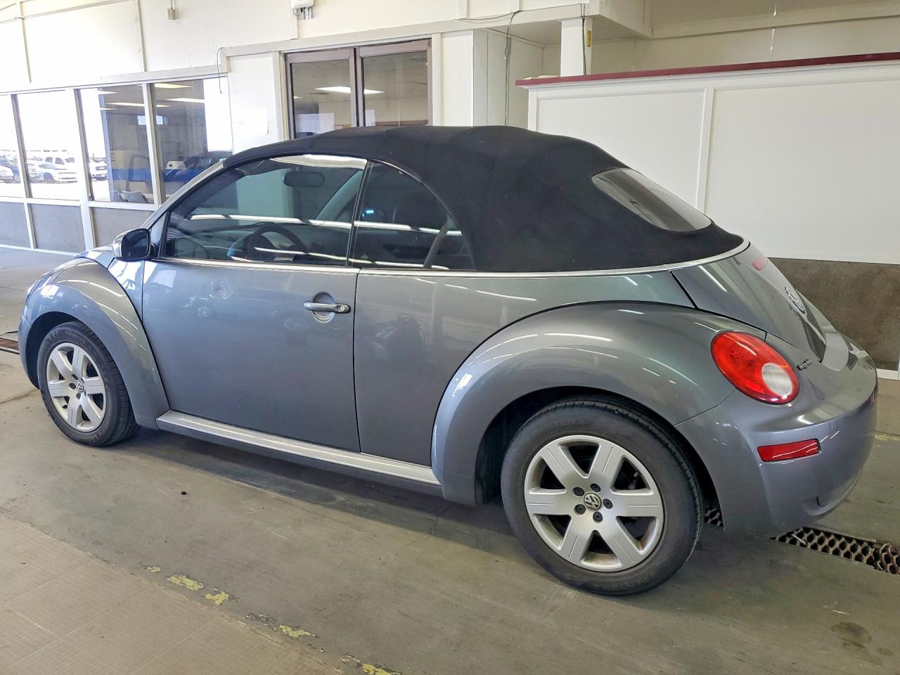 2007 Volkswagen Beetle VIN 3VWPF31Y67M400748 photo 2