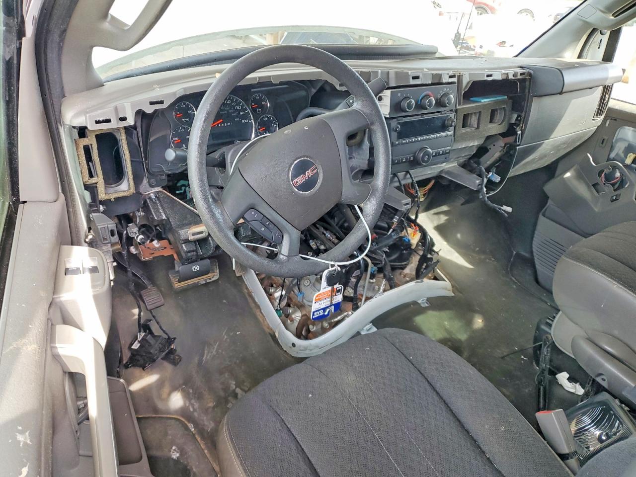 2019 GMC Savana VIN 1GTW7AFG6K1304012 photo 8