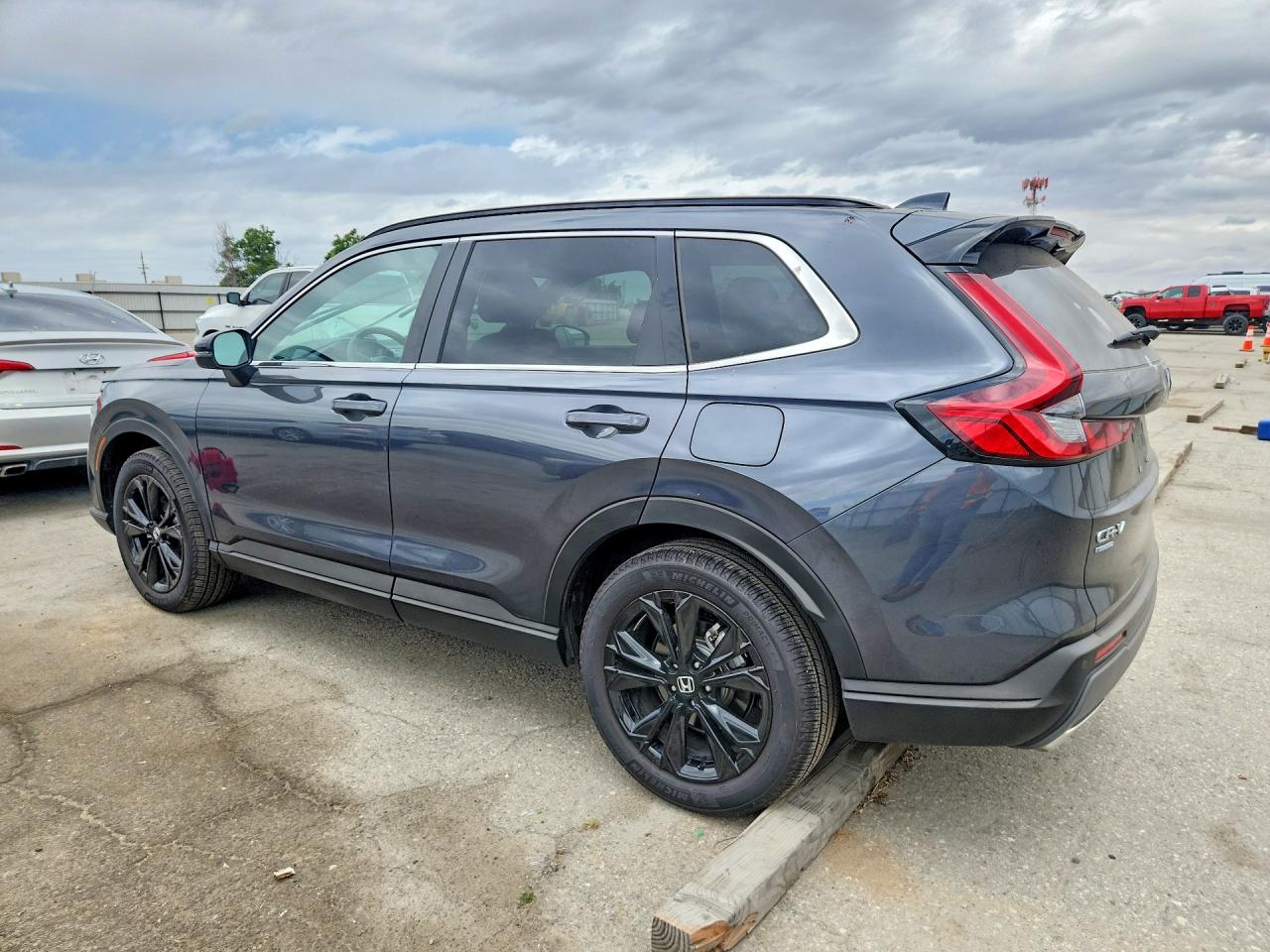 2024 Honda Crv VIN 7FARS6H96RE058267 photo 2