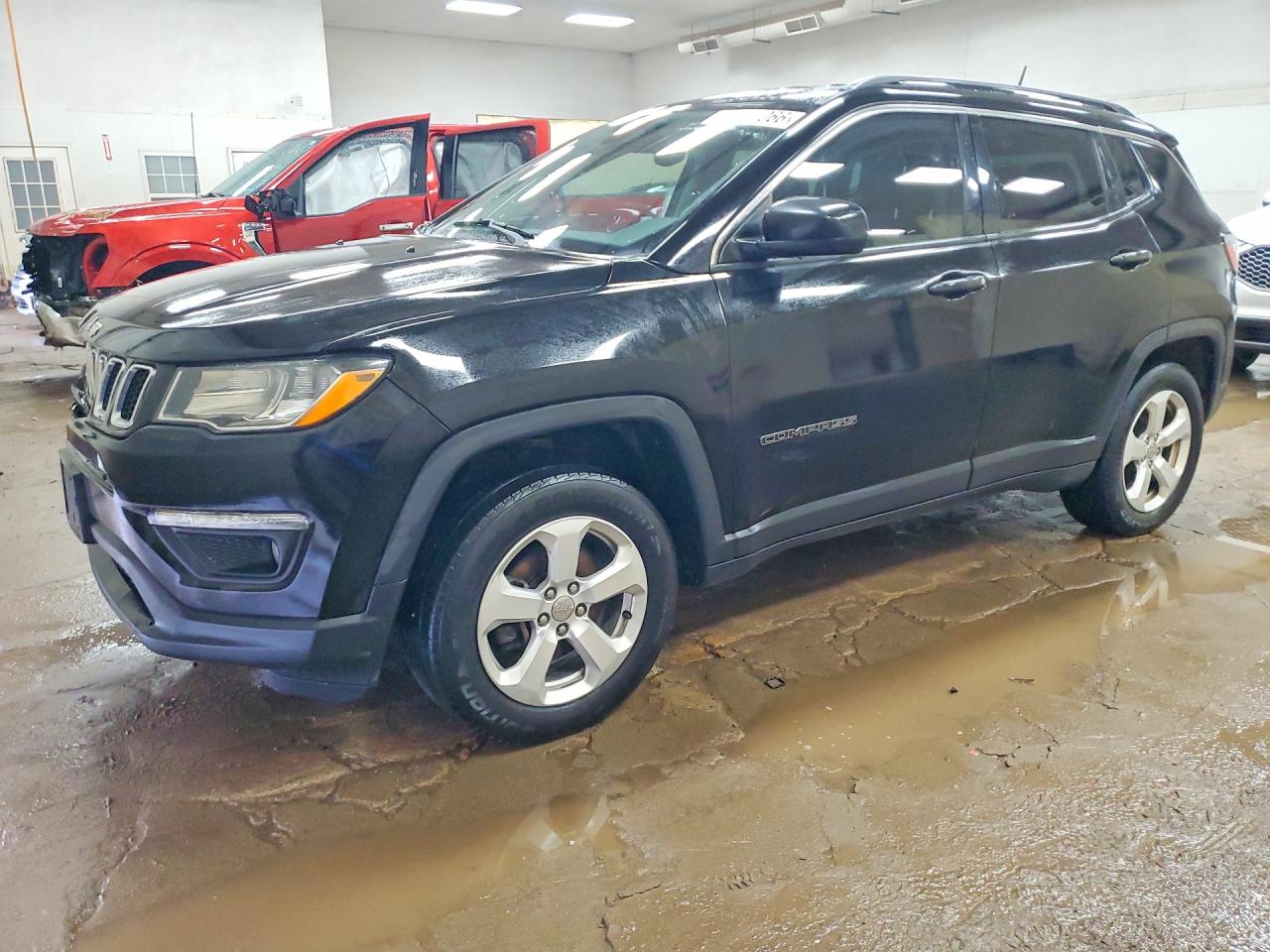 2017 Jeep Compass VIN 3C4NJDBB8HT687901 photo 1
