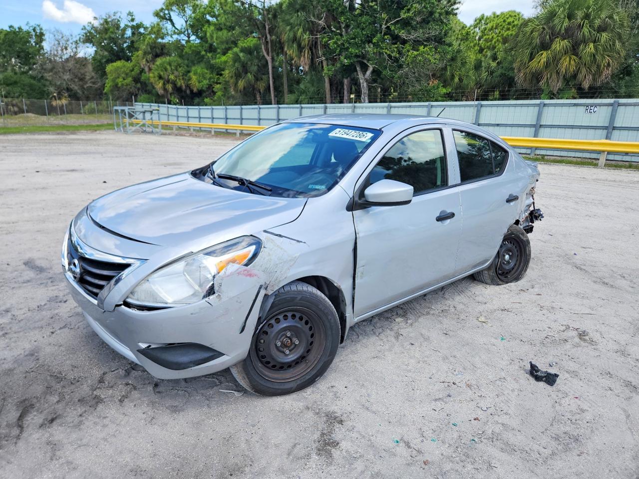 2018 Nissan Versa s pl VIN 3N1CN7AP2JL826374 photo 1
