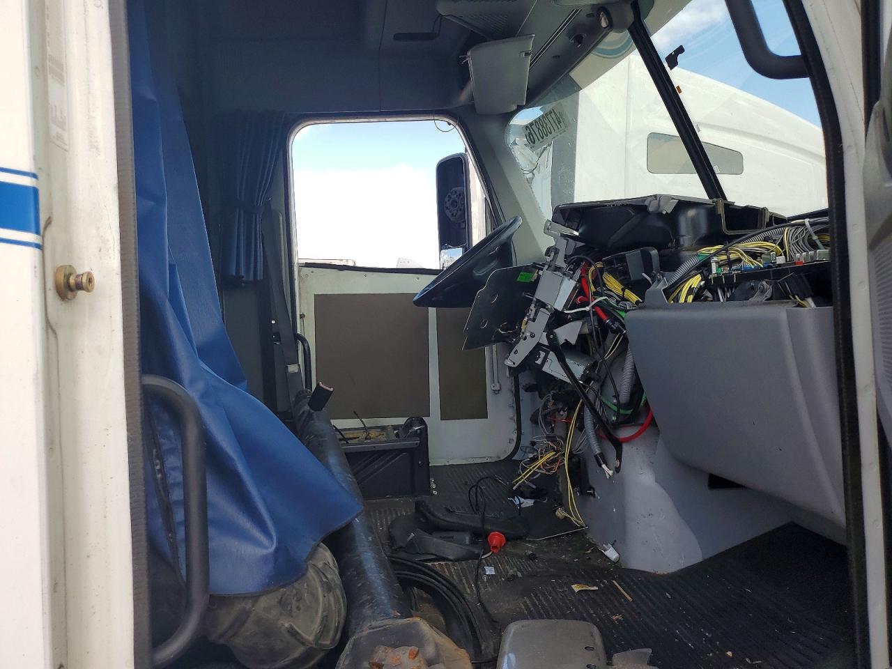 2013 FREIGHTLINER All other VIN 3ALXFAA8XDDBX6825 photo 5