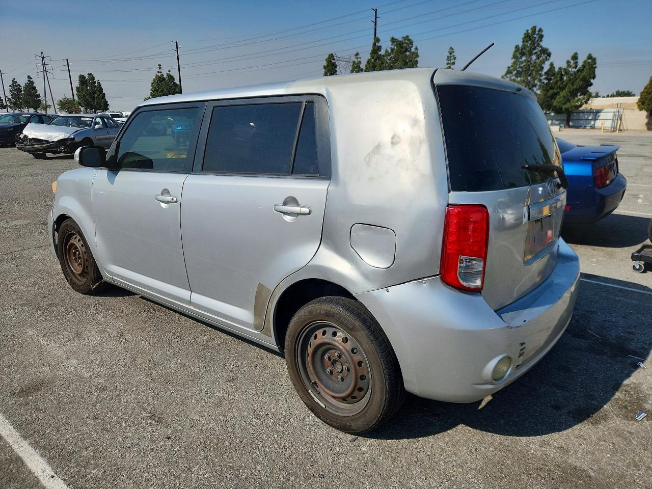 2011 Toyota Scion VIN JTLZE4FE8B1137546 photo 2