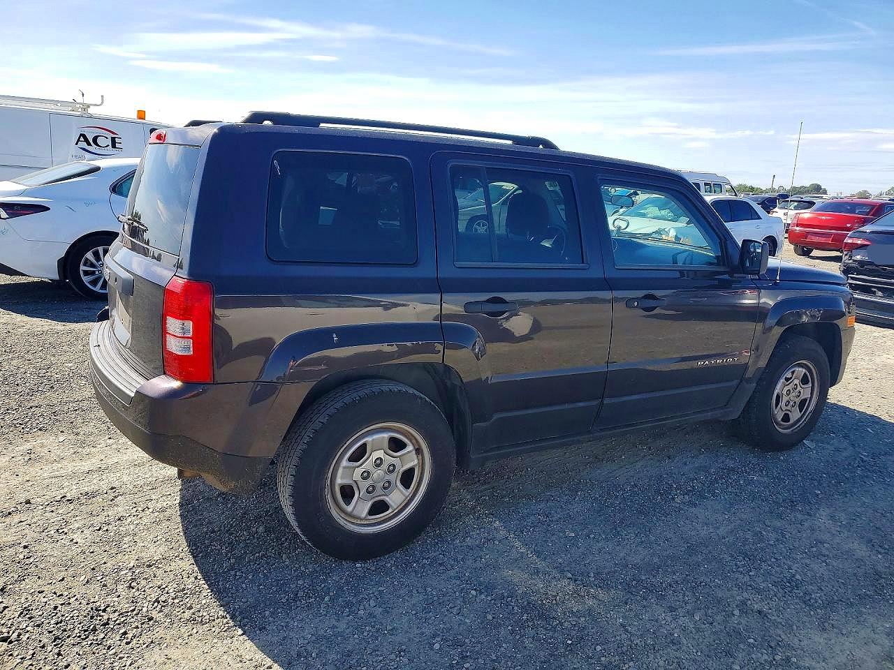 2014 JEEP Patriot VIN 1C4NJPBB9ED642565 photo 3