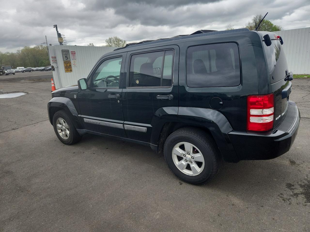 2012 Jeep Liberty VIN 1C4PJMAK7CW144097 photo 2