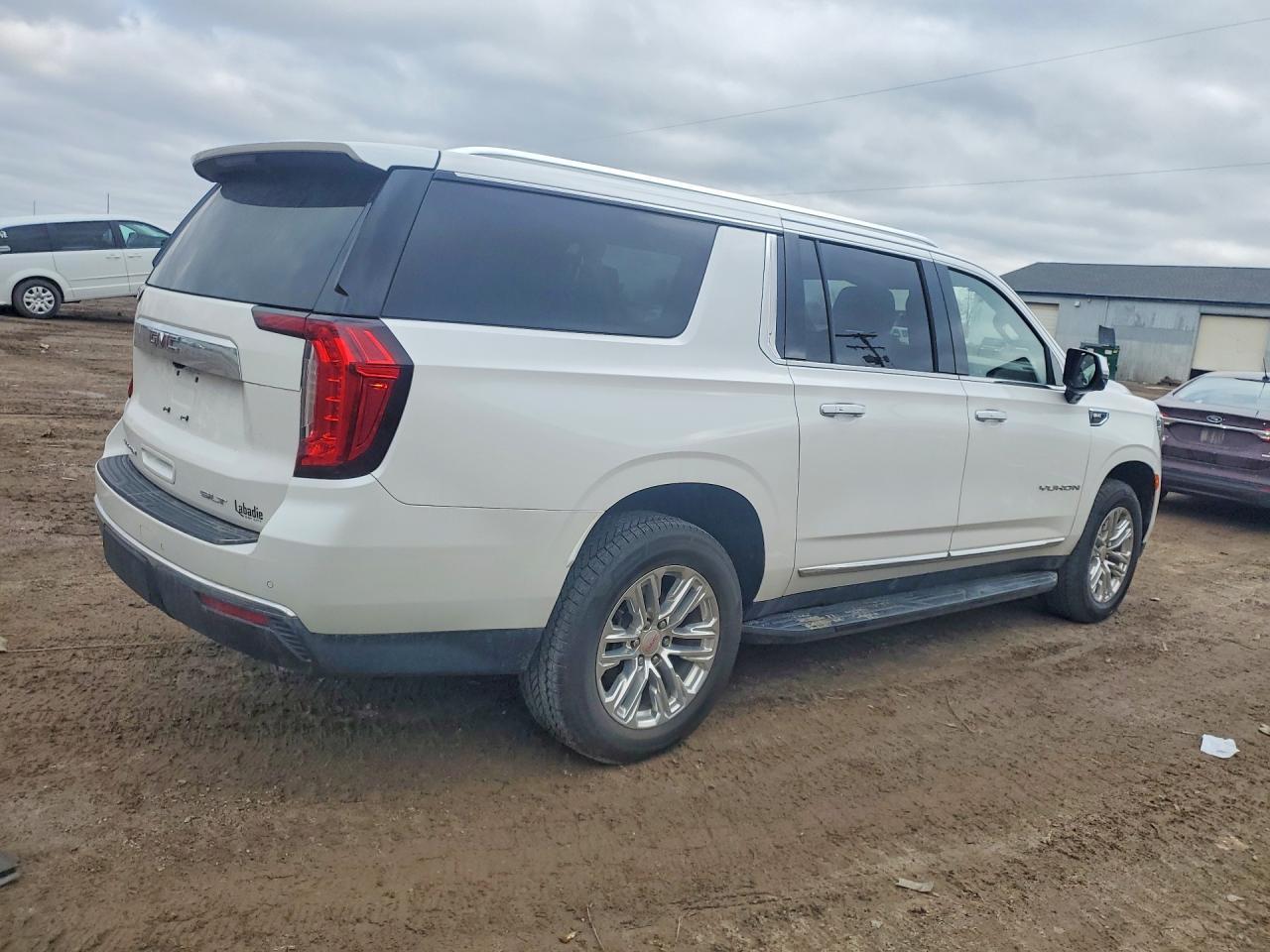 2021 GMC Yukon VIN 1GKS2GKD1MR148367 photo 3