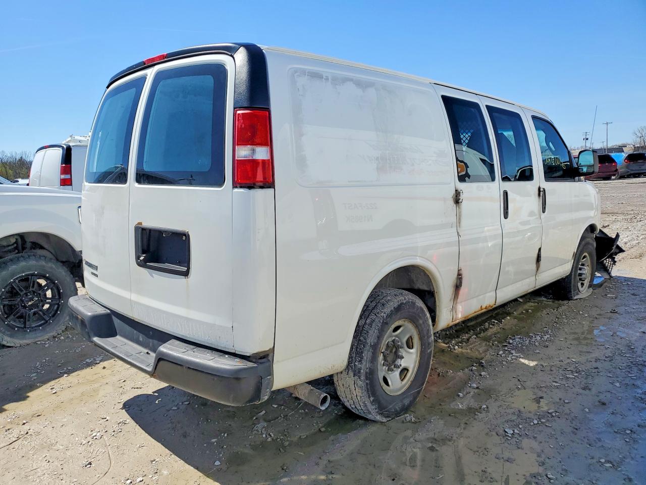 2016 CHEV Express VIN 1GCWGAFF2G1333330 photo 3