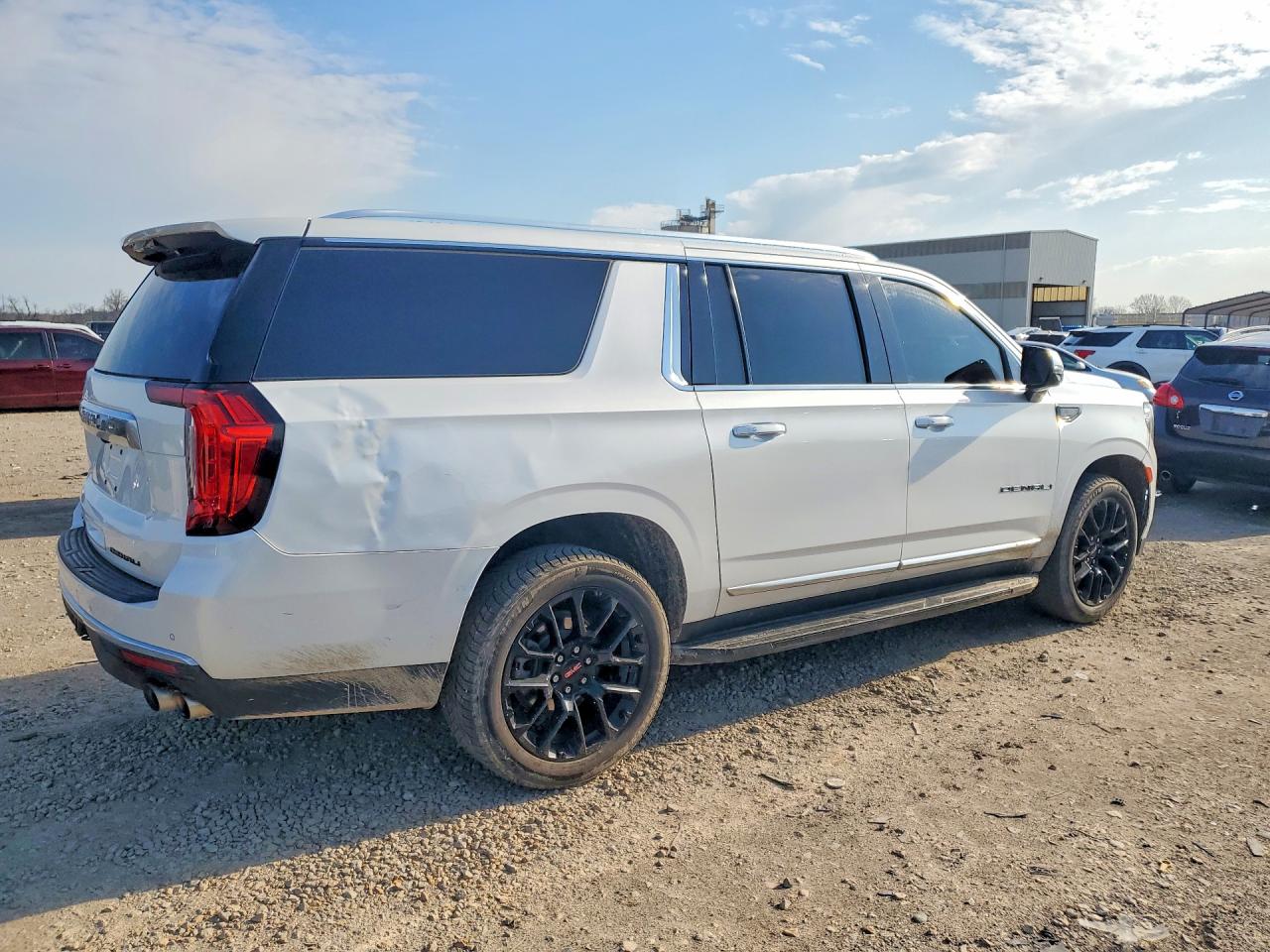 2022 GMC Yukon VIN 1GKS2JKL6NR290395 photo 3