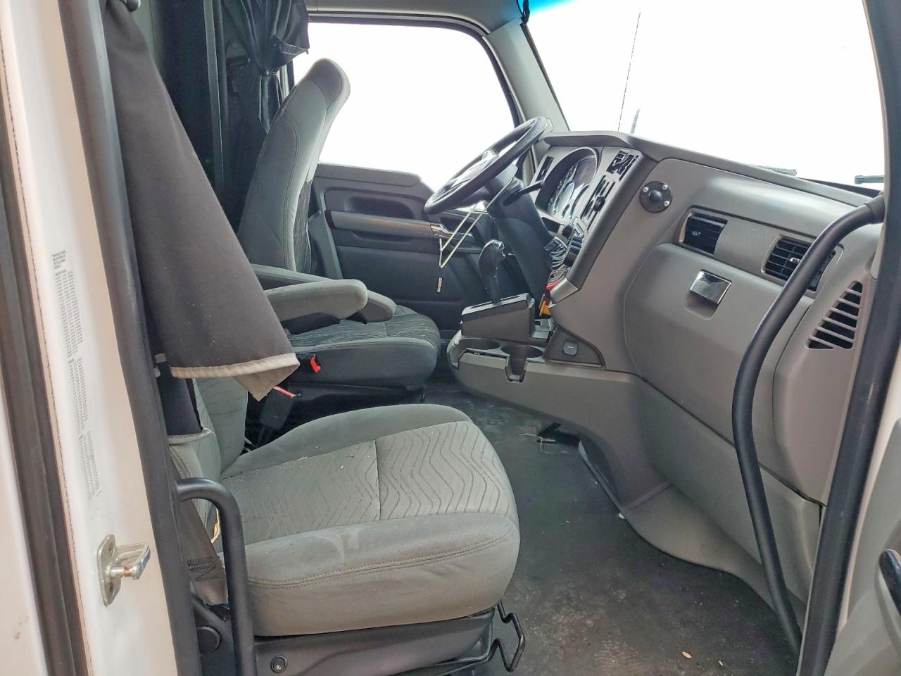 2015 KENWORTH All other VIN 1XKYD49X4FJ444956 photo 5