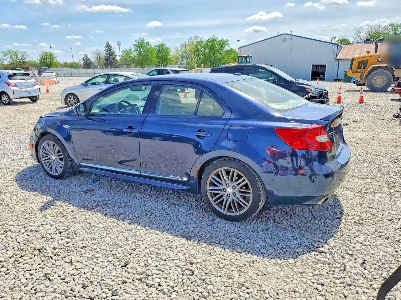 2011 Suzuki Kizashi VIN JS2RF9A89B6110646 photo 2