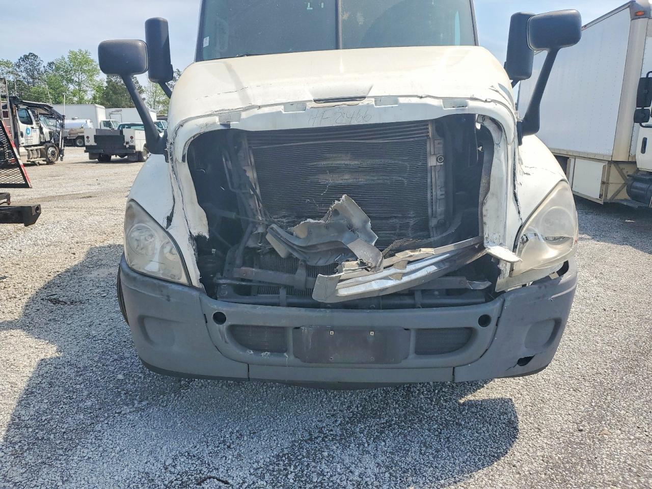 2018 FREIGHTLINER All other VIN 3AKJGLDR8JSHR0755 photo 9