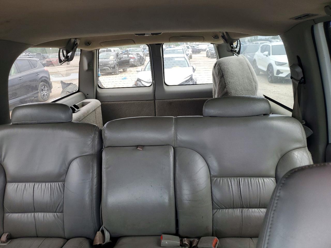 1999 Chevrolet Suburban VIN 1GNFK16R2XJ440152 photo 10