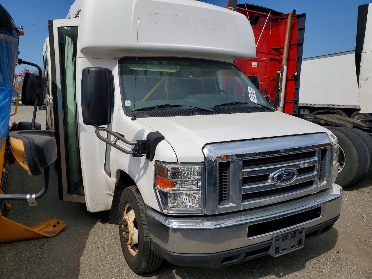 2018 Ford Econoline VIN 1FDFE4FS9JDC36258 photo 1