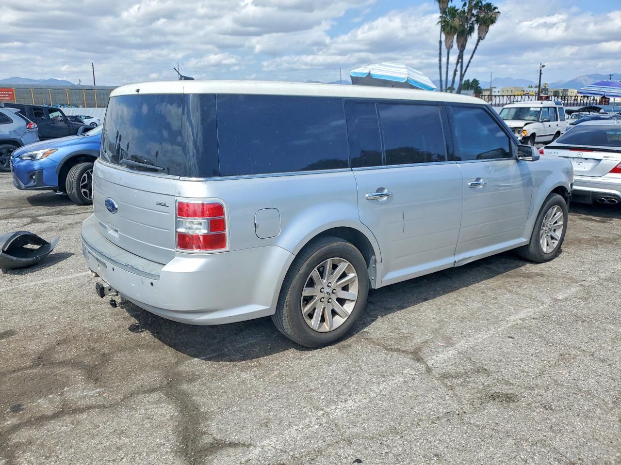 2010 Ford Flex VIN 2FMGK5CC4ABA14393 photo 3