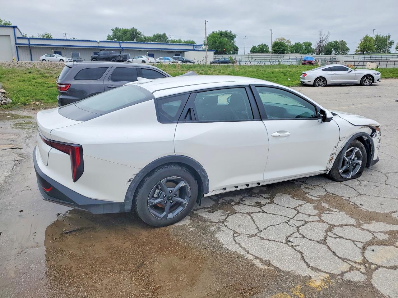 2026 Kia All other VIN 3KPFT4DE8TE286805 photo 3