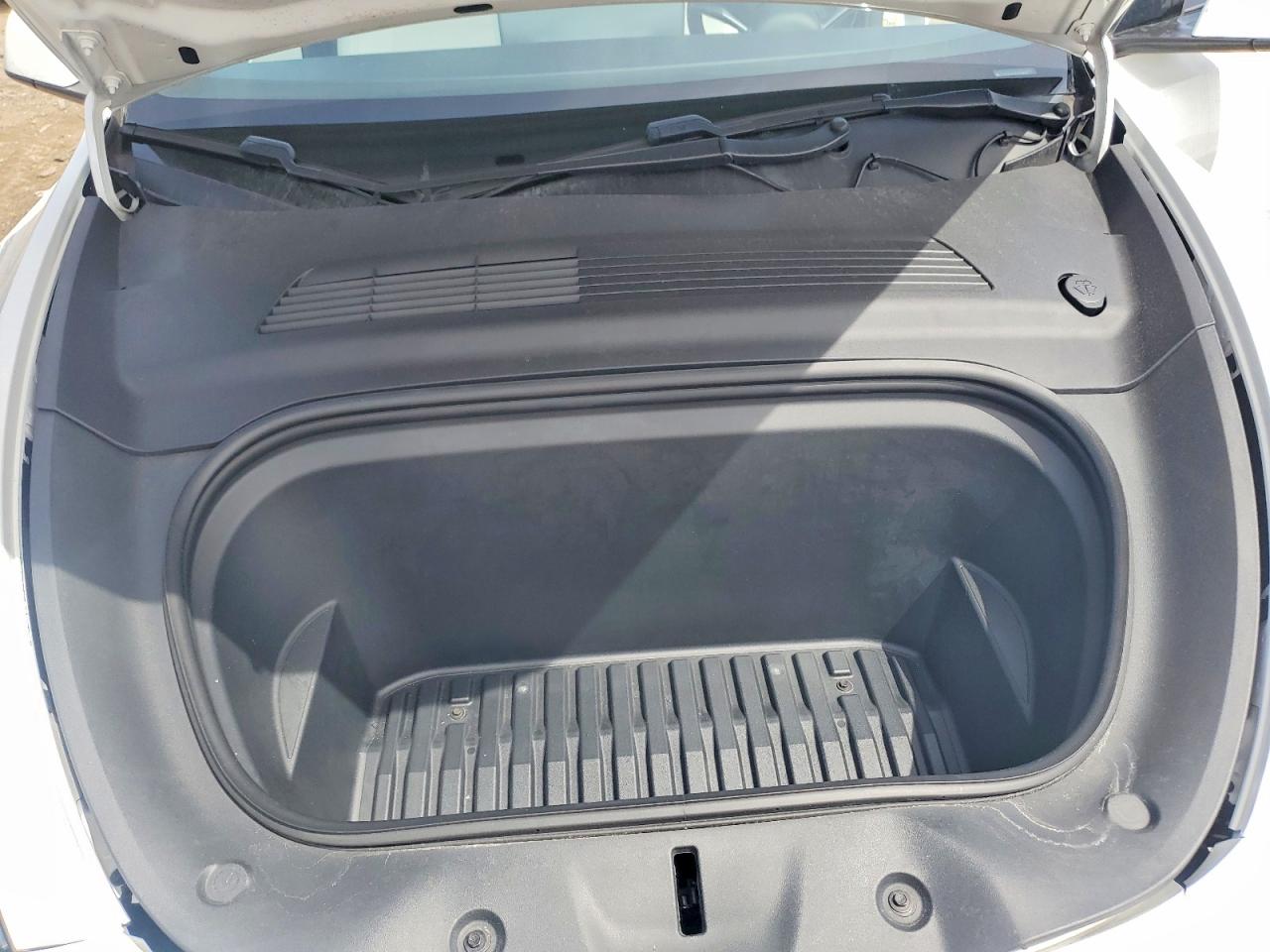 2020 Tesla Model y VIN 5YJYGDEE8LF039550 photo 11
