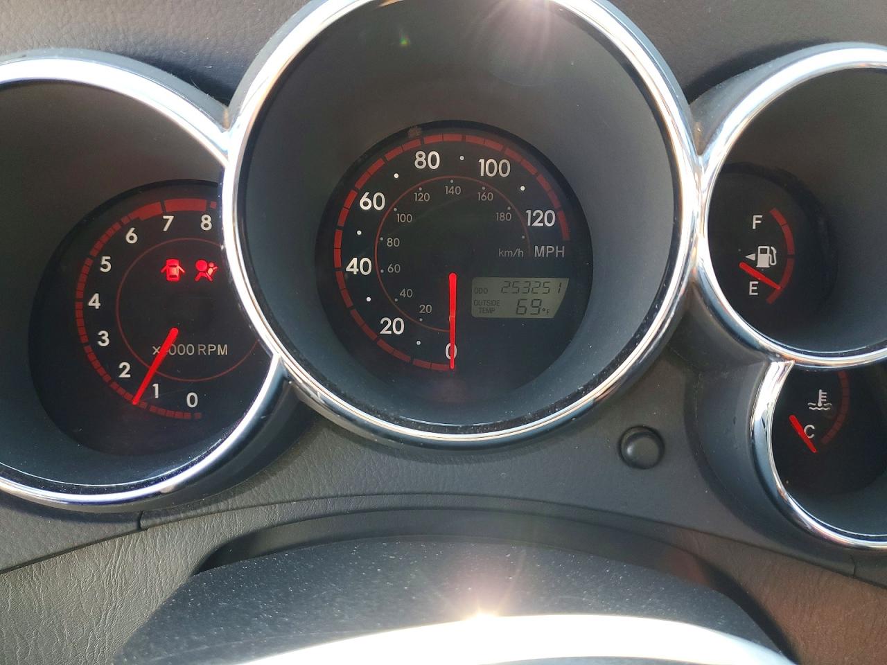 2006 Toyota Matrix VIN 2T1KR32E46C572132 photo 9