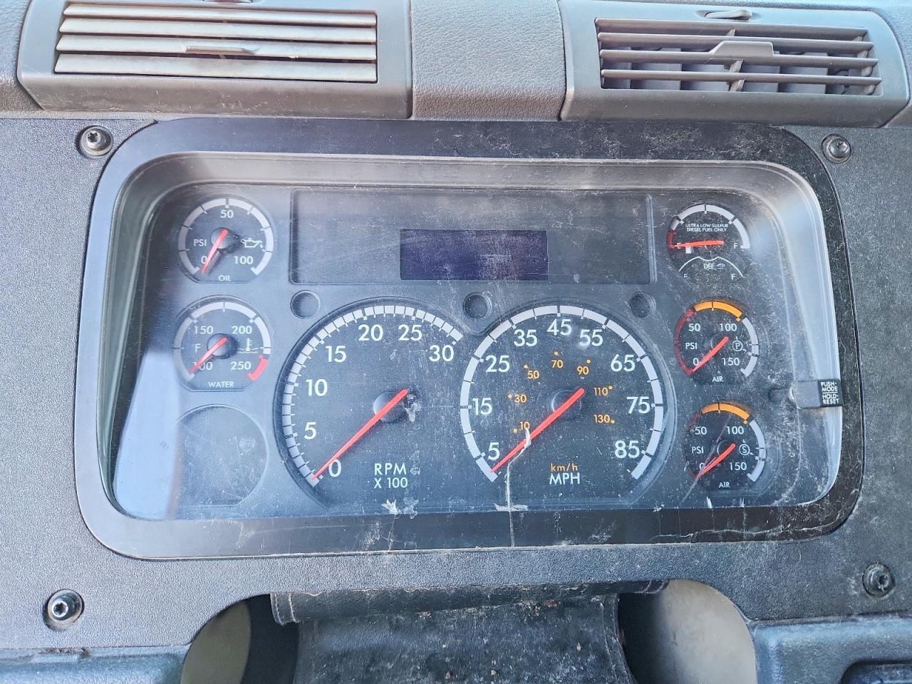 2017 FREIGHTLINER All other VIN 3AKJGLDR0HSHV0907 photo 8