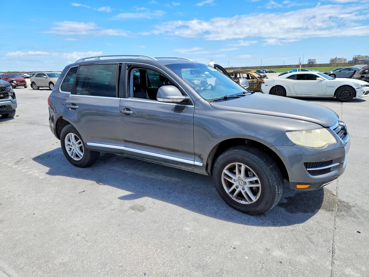 2010 Volkswagen Touareg VIN WVGBF7A95AD002040 photo 4