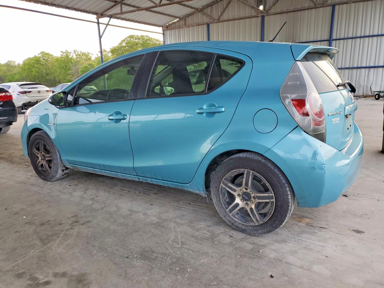 2014 Toyota Prius c on VIN JTDKDTB3XE1079250 photo 2