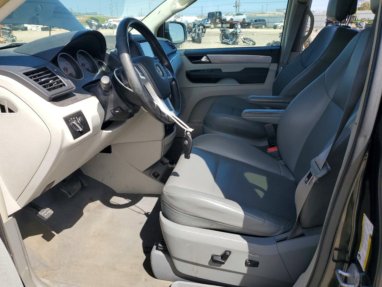 2012 Volkswagen All models VIN 2C4RVABG2CR294133 photo 7