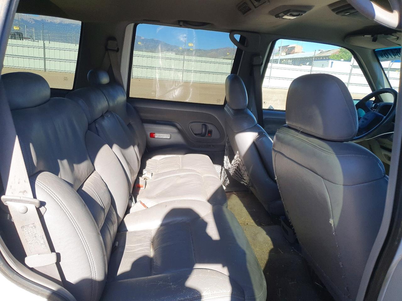 1998 GMC Yukon VIN 1GKEK13RXWJ721854 photo 11