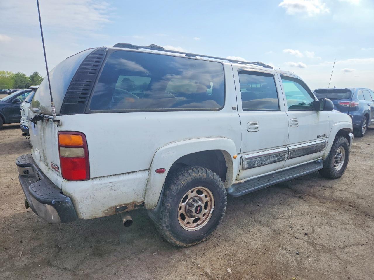 2003 GMC Yukon VIN 1GKGK26U83R302820 photo 3