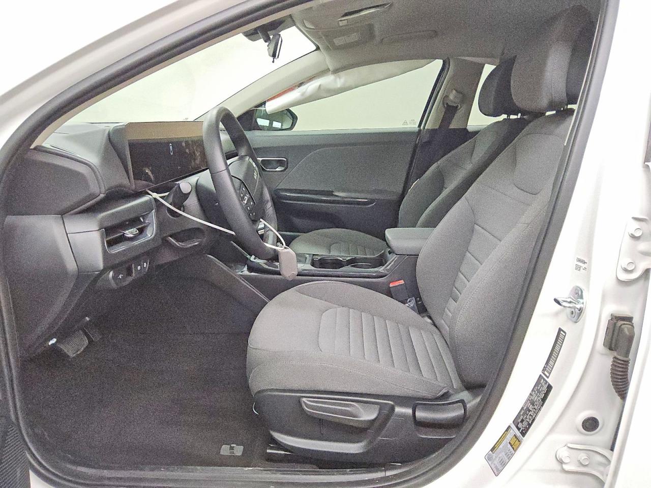 2025 Kia All other VIN 3KPFU4DE3SE242125 photo 7