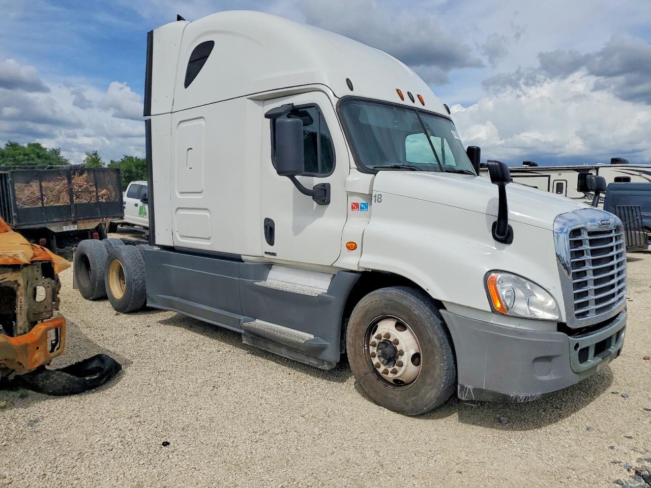 2017 FREIGHTLINER All other VIN 3AKJGLDR0HSHV1684 photo 1