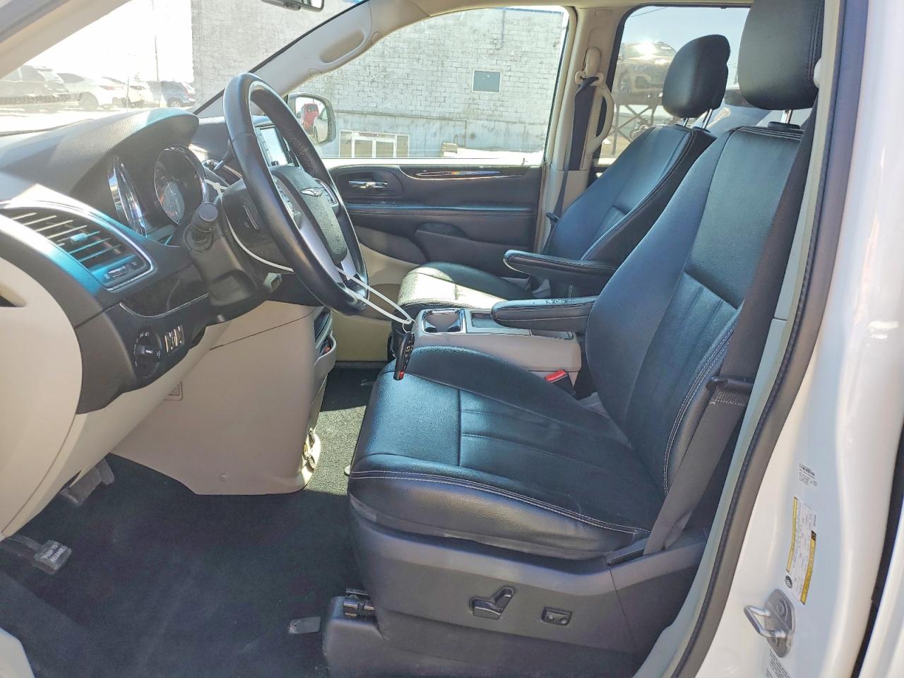 2016 Chrysler Minivan VIN 2C4RC1BG1GR253200 photo 7