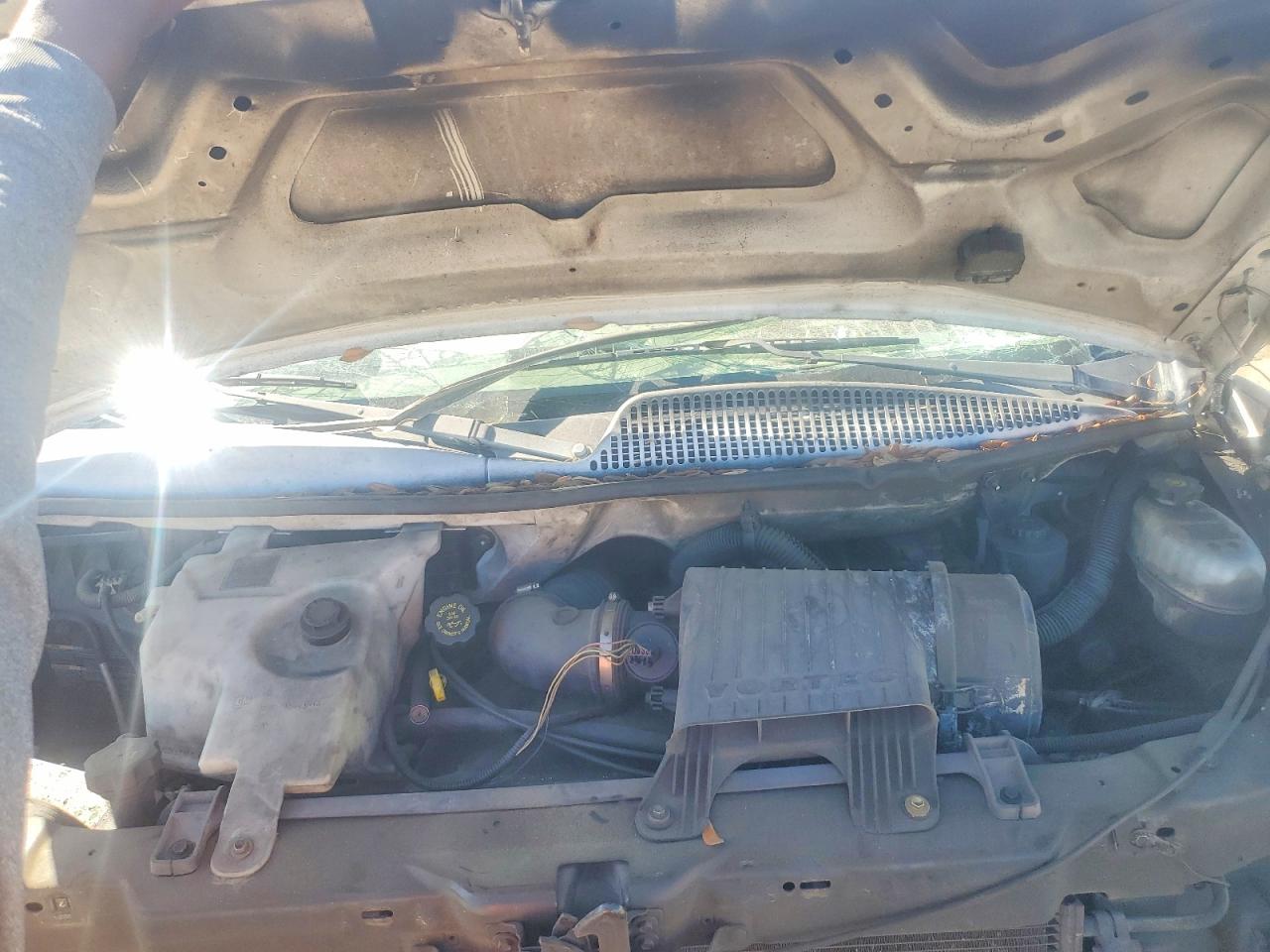2005 Chevrolet Express VIN 1GCFG15X951140549 photo 12