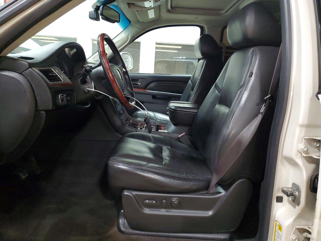 2010 Cadillac Escalade VIN 1GYUKBEF1AR244378 photo 7
