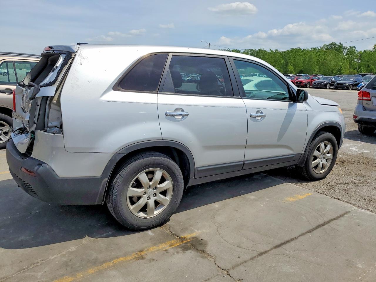 2011 Kia Sorento VIN 5XYKT3A1XBG032329 photo 3