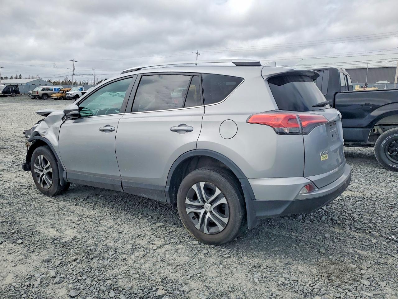 2016 Toyota Rav4 VIN 2T3BFREV1GW485271 photo 2