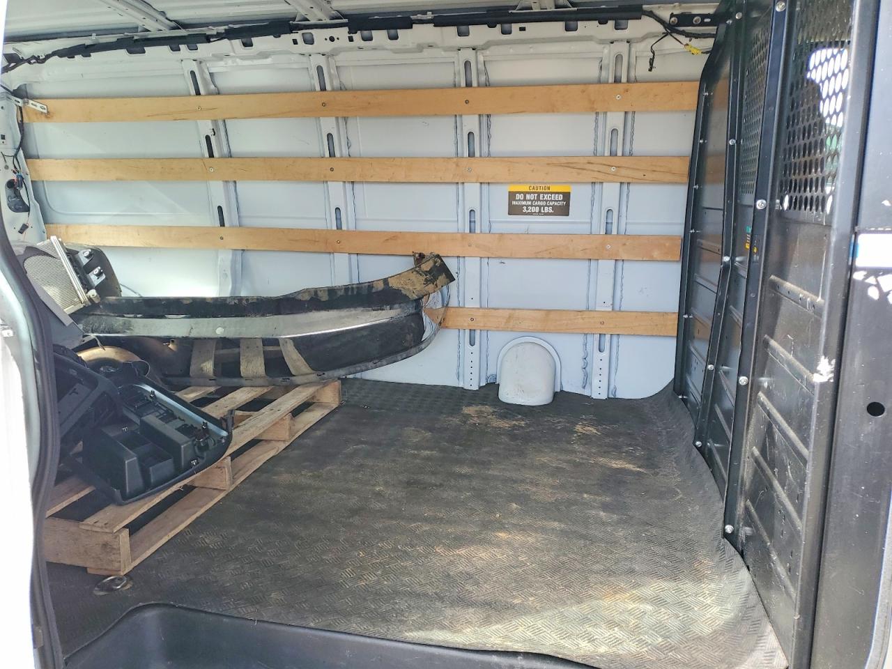2019 GMC Savana VIN 1GTW7AFG6K1304012 photo 10