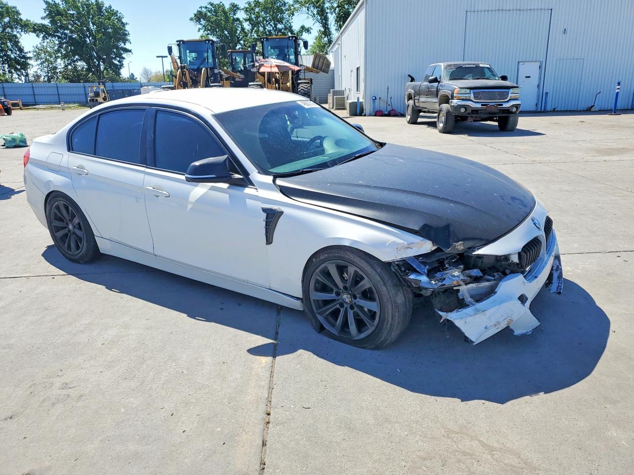 2013 BMW 3 series VIN WBA3C1C59DF437903 photo 4