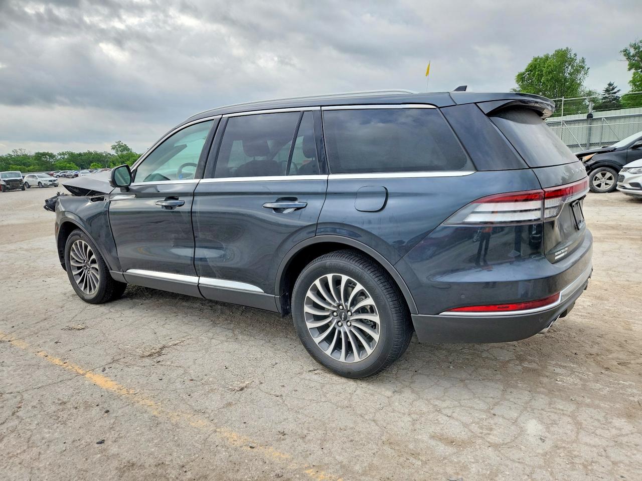 2023 Lincoln Aviator VIN 5LM5J7XC9PGL02344 photo 2