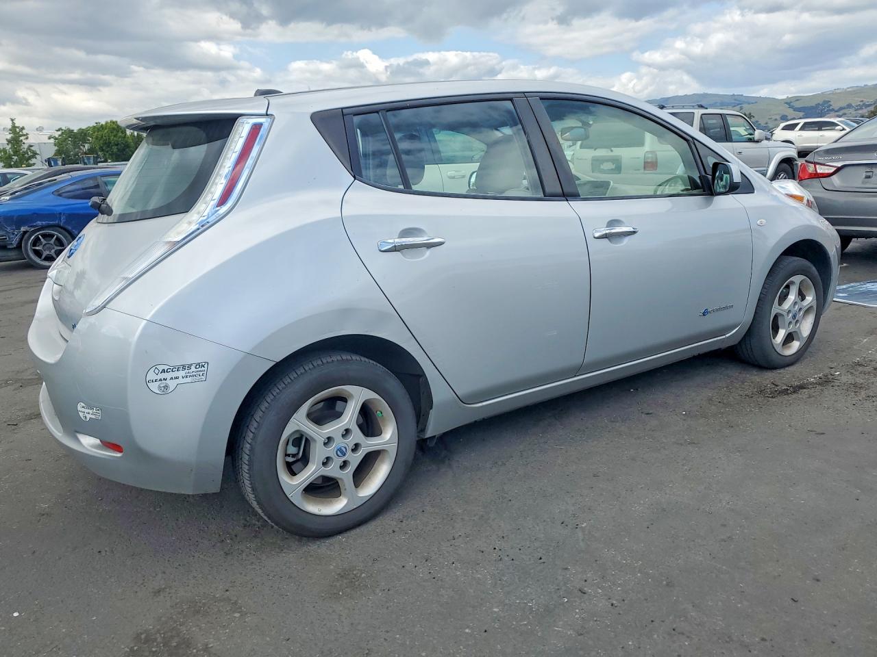 2011 NISS Leaf VIN JN1AZ0CPXBT007898 photo 3