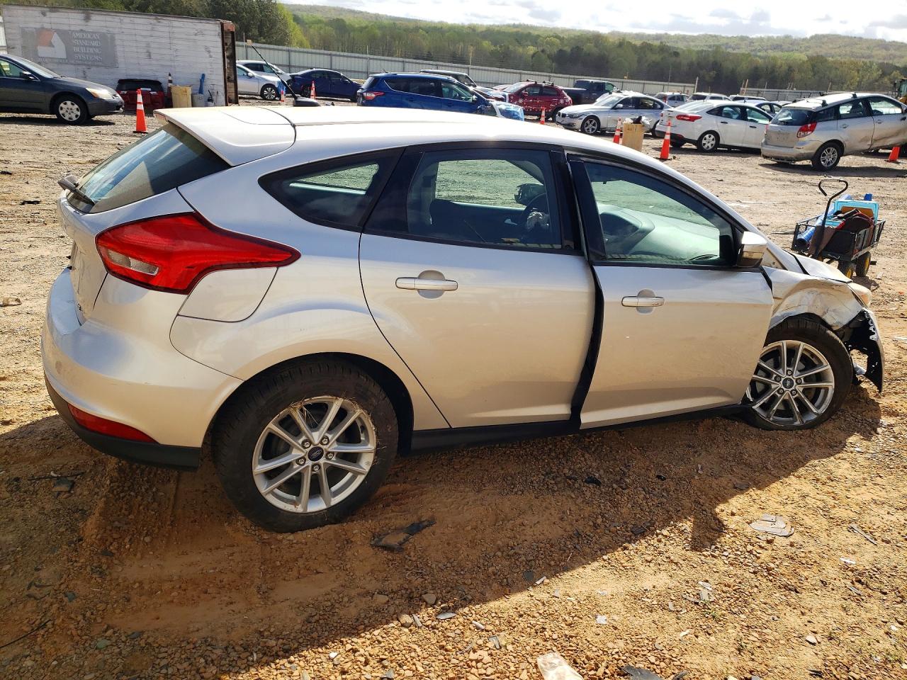 2015 Ford Focus VIN 1FADP3K24FL282329 photo 3
