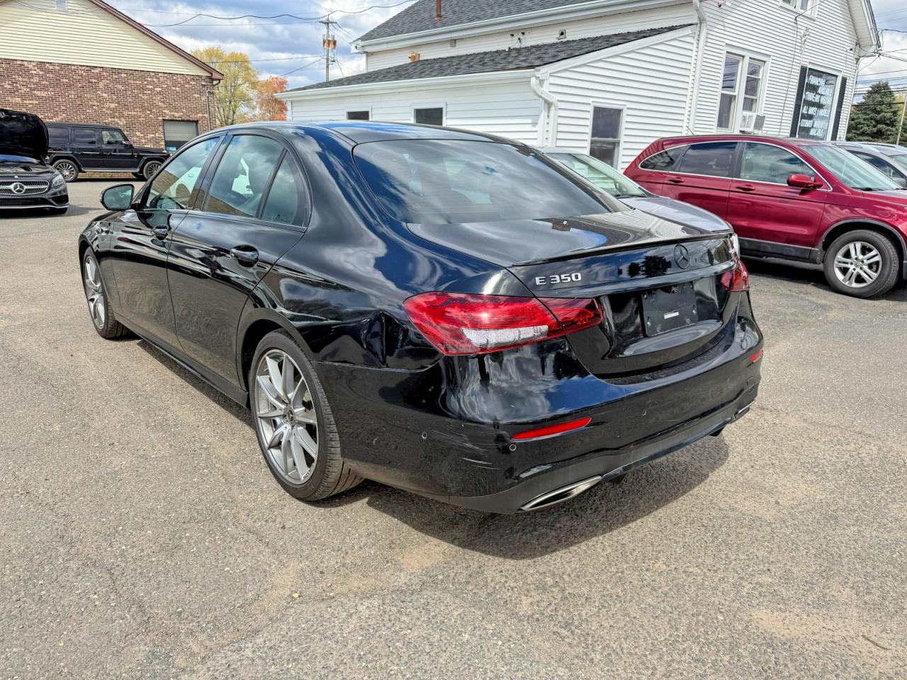 2022 Mercedes-Benz E-class VIN W1KZF8EB3NB020775 photo 2